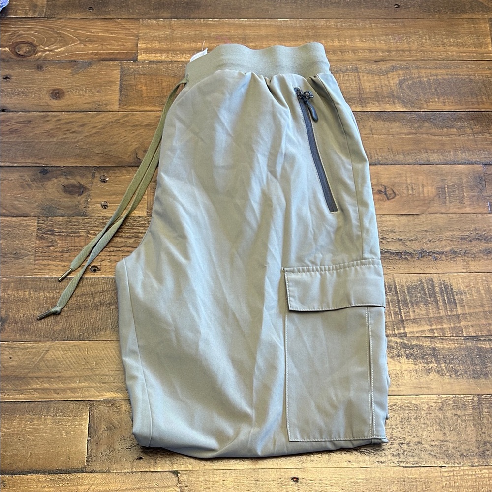 Women’s Amazon Cargo Jogger Pants in Light Olive